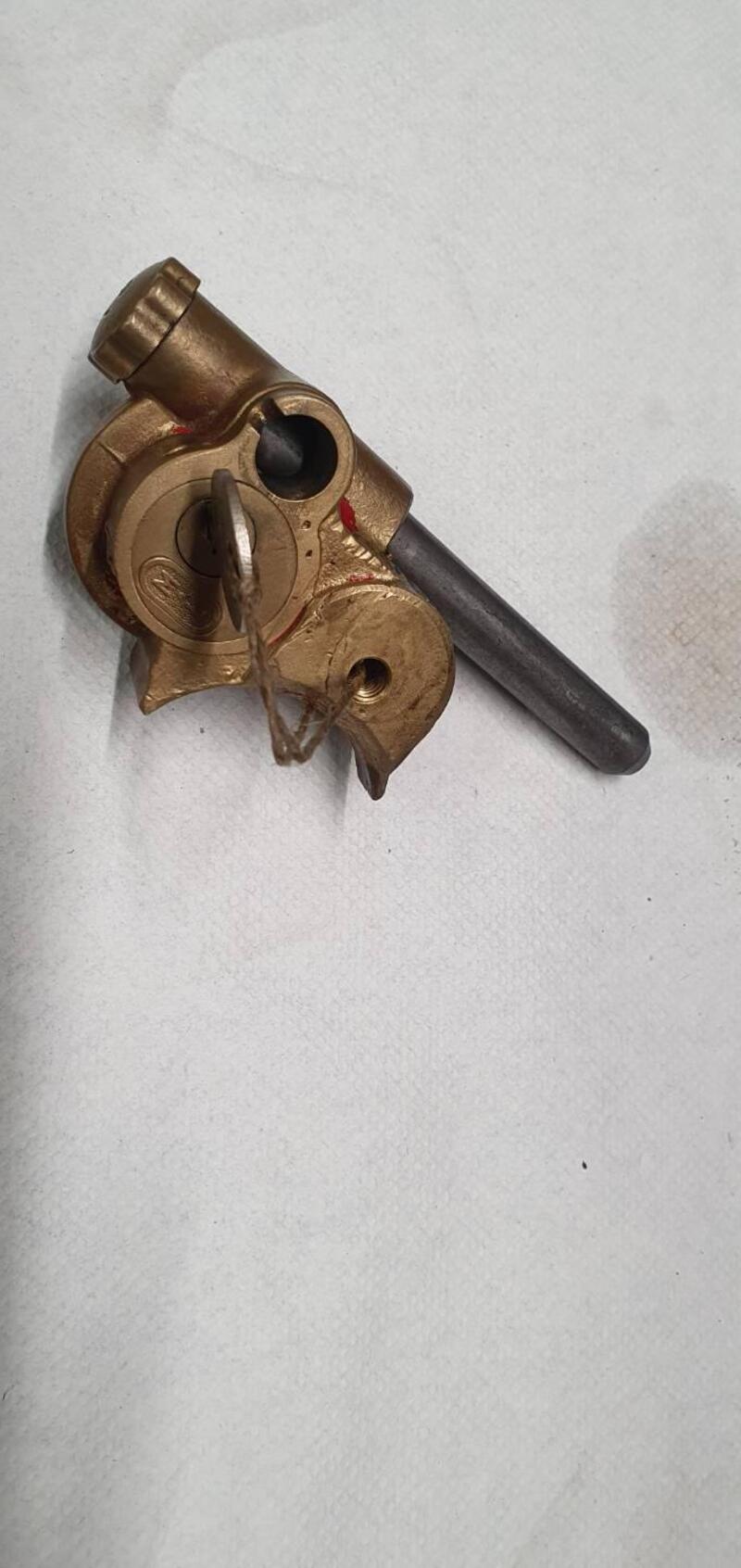 Lucchetto Moto Guzzi (4)