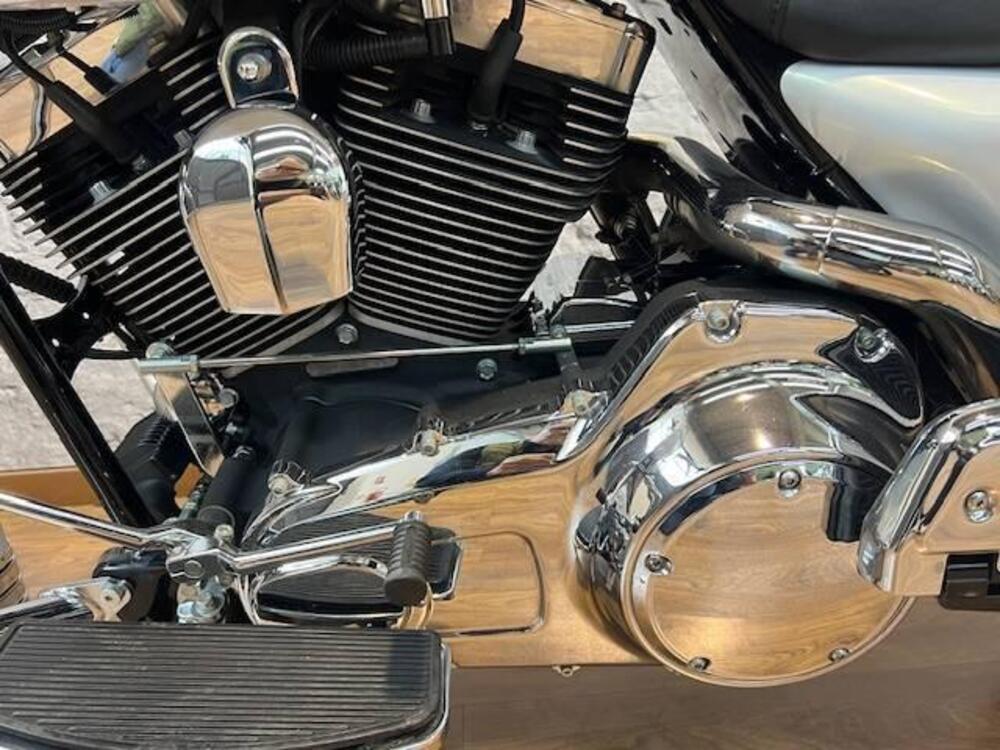 Harley-Davidson 1584 Road King Classic (2007 - 11) - FLHRCI (8)