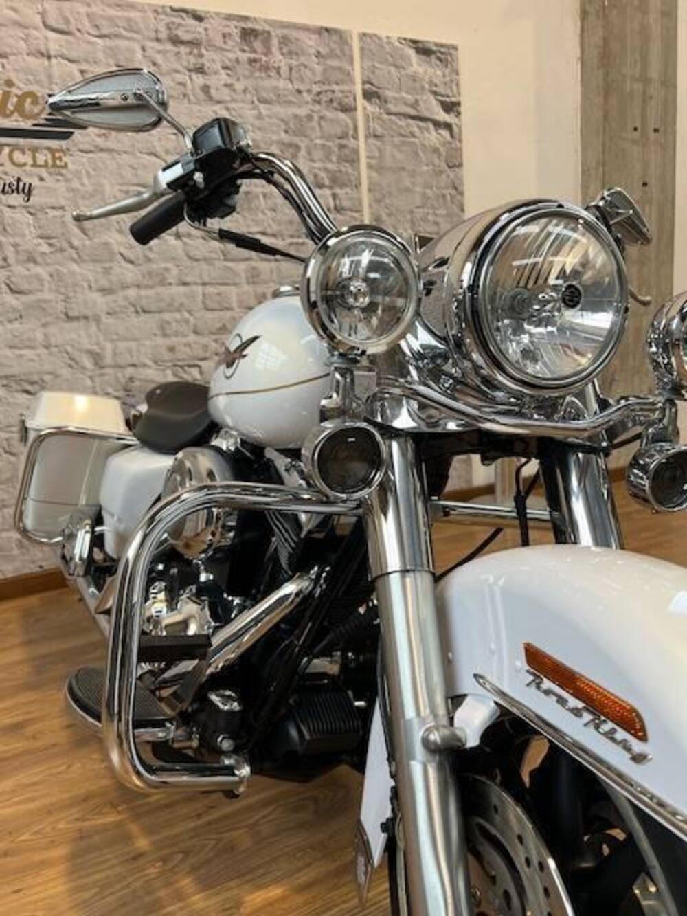 Harley-Davidson 1584 Road King Classic (2007 - 11) - FLHRCI (4)