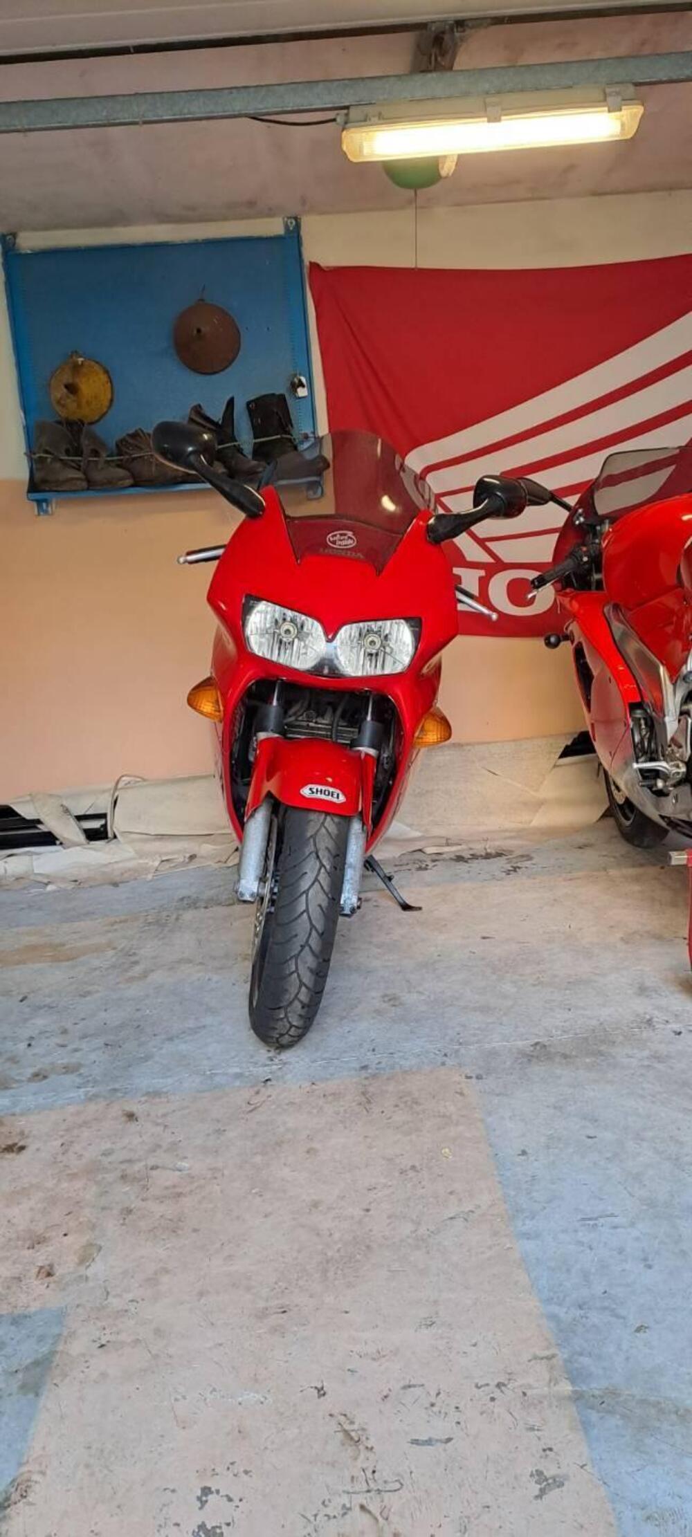 Honda VFR 800 (1998 - 01) (3)