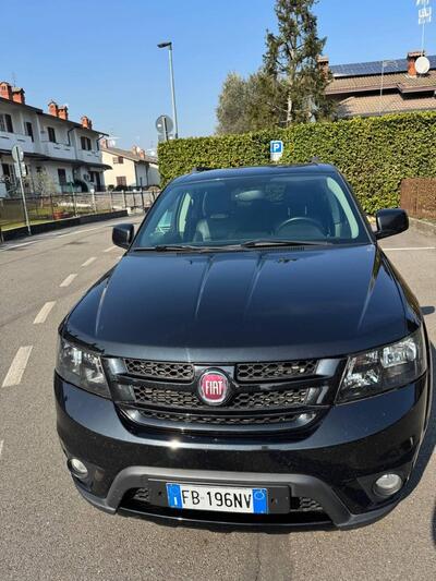 Fiat Freemont 2.0 Mjt 170 CV 4x4 Automatica Black Code del 2015 usata a Basiano