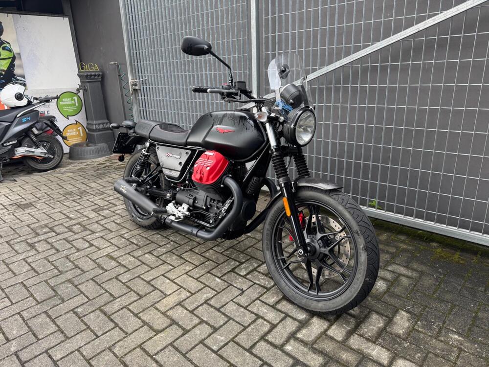 Moto Guzzi V7 III Carbon (2018 - 20) (2)