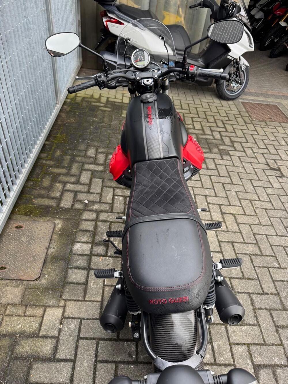 Moto Guzzi V7 III Carbon (2018 - 20) (5)