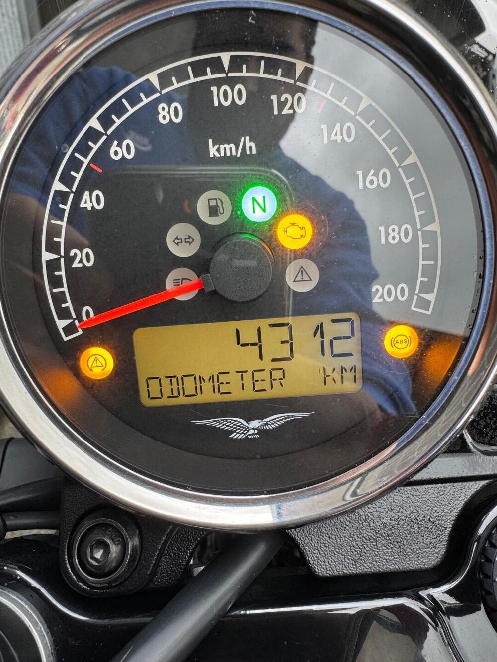 Moto Guzzi V7 III Carbon (2018 - 20) (7)