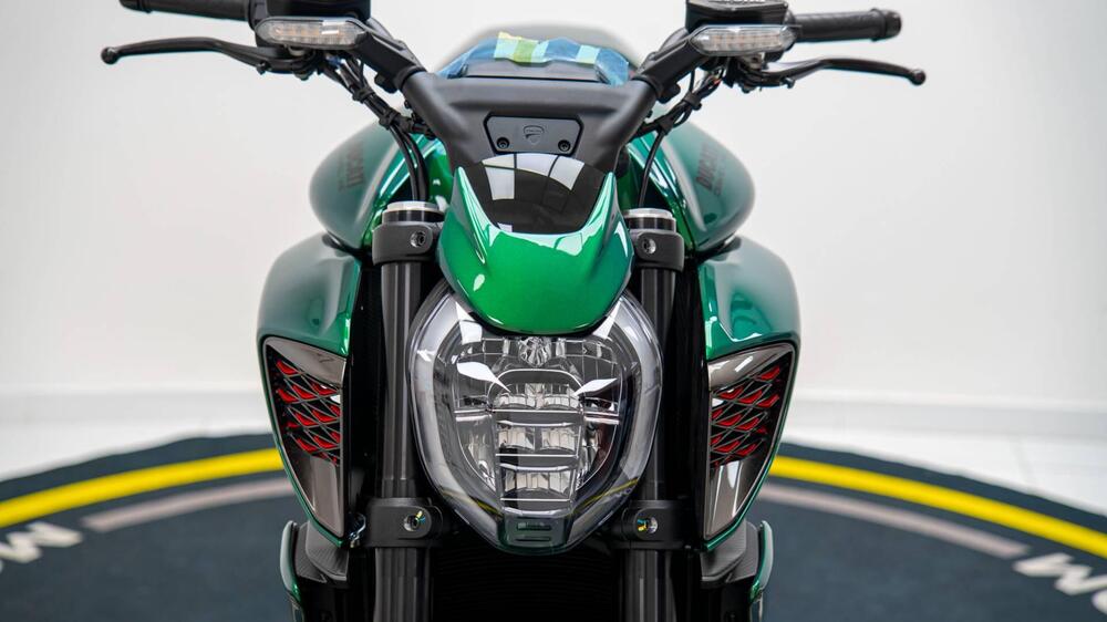 Ducati Diavel for Bentley (2024) (10)