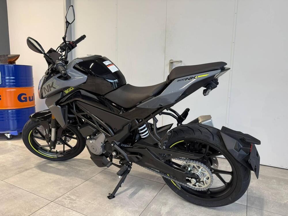 CFMOTO 300NK (2021 - 25) (7)