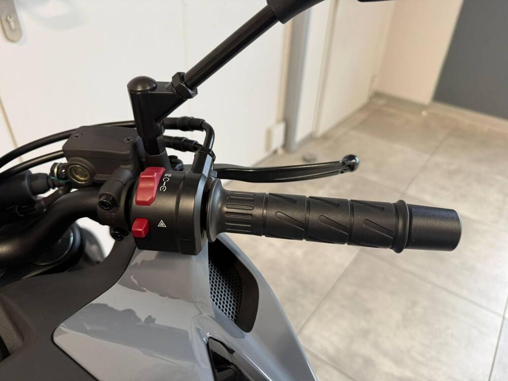 CFMOTO 300NK (2021 - 25) (11)