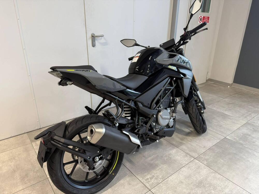 CFMOTO 300NK (2021 - 25) (14)