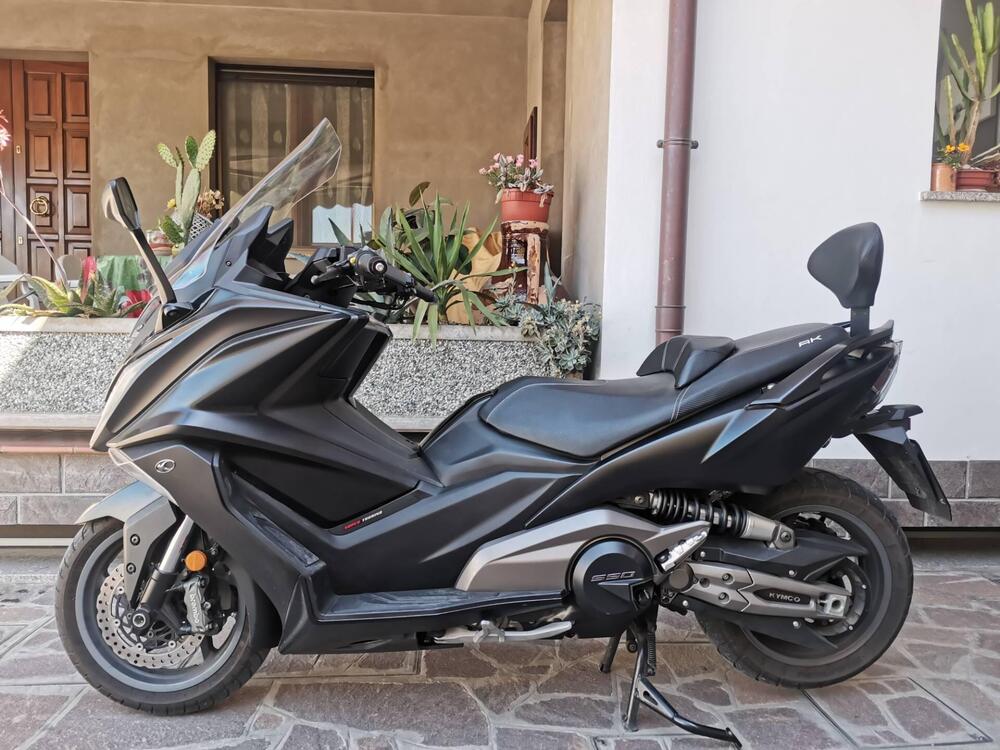 Kymco AK 550 ETS (2021 - 26) (2)