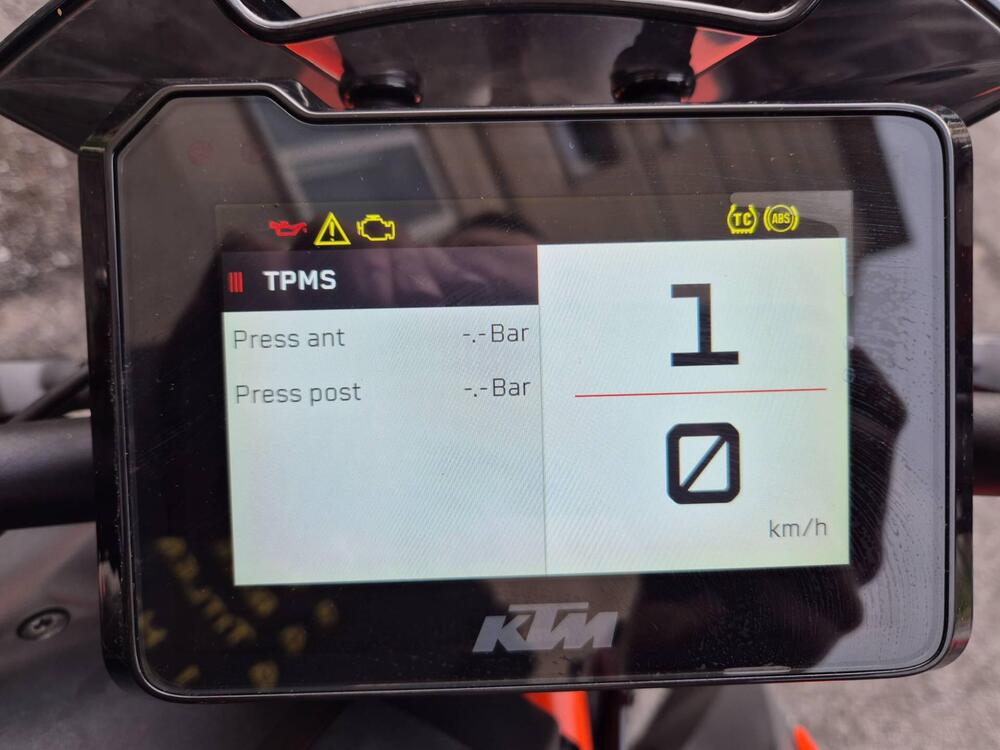 KTM 1290 Super Duke R (2020) (9)