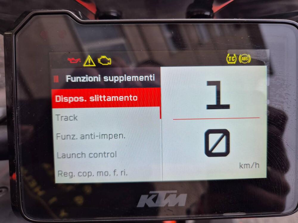 KTM 1290 Super Duke R (2020) (10)