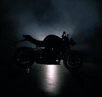 Nuova Triumph in arrivo. Sembra la Speed 1200 RS, ma non &egrave; lei: ecco la RX! [VIDEO]