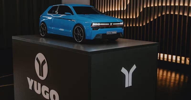 Yugo ritorna: entro il 2027 una nuova citycar a due porte. Presentato il primo modello in scala a Monaco