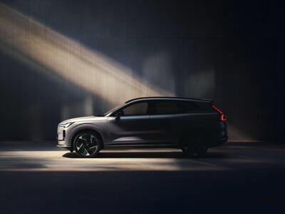 Volvo: dietrofront sull'elettrico, il ritorno della XC70 ibrida plug-in