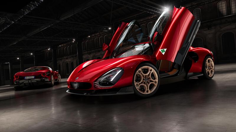 Alfa Romeo 33 Stradale: la supercar italiana che ti prende a schiaffi (e ti piace) [VIDEO]