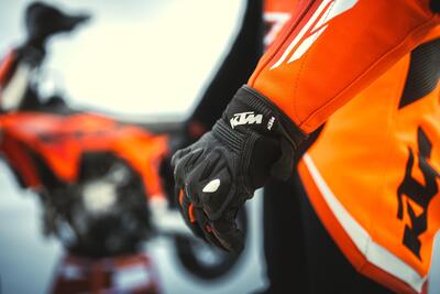 PowerWear Street, la linea di abbigliamento tecnico firmata KTM