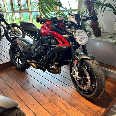 MV Agusta Dragster 800 R (2023 - 25) nuova