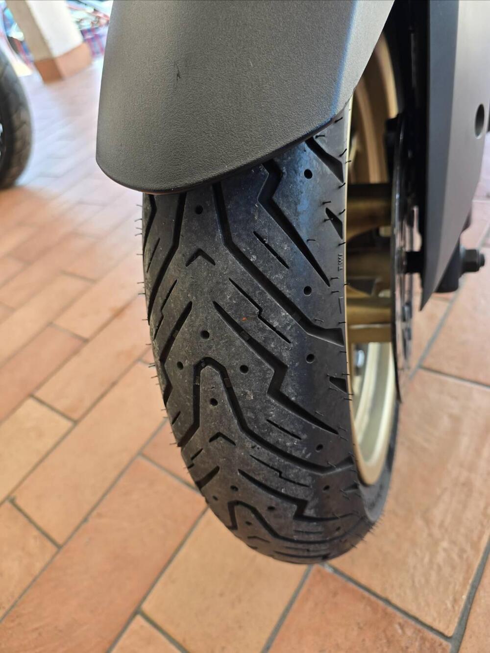 Yamaha X-Max 400 Tech Max (2020) (8)