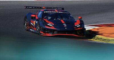 F1. Max Verstappen in incognito: ecco dove &egrave; andato dopo Miami e cosa c&#039;entra la Ferrari 296
