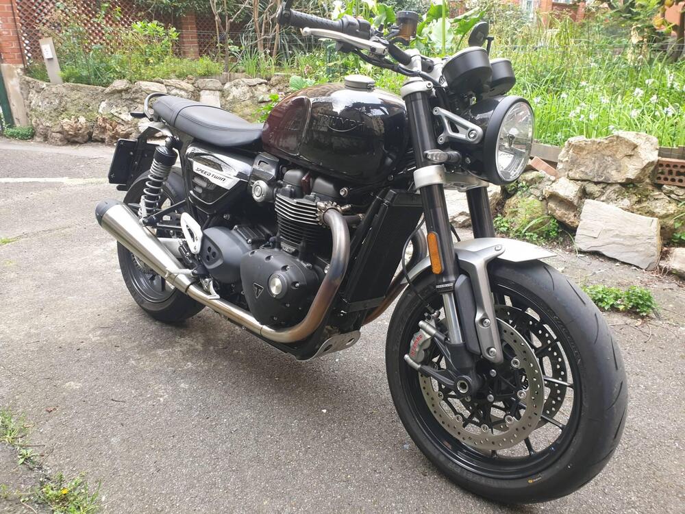 Triumph Speed Twin 1200 Stealth Edition (2024) (2)