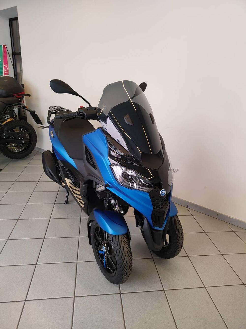 Piaggio MP3 310 Sport (2025) (13)
