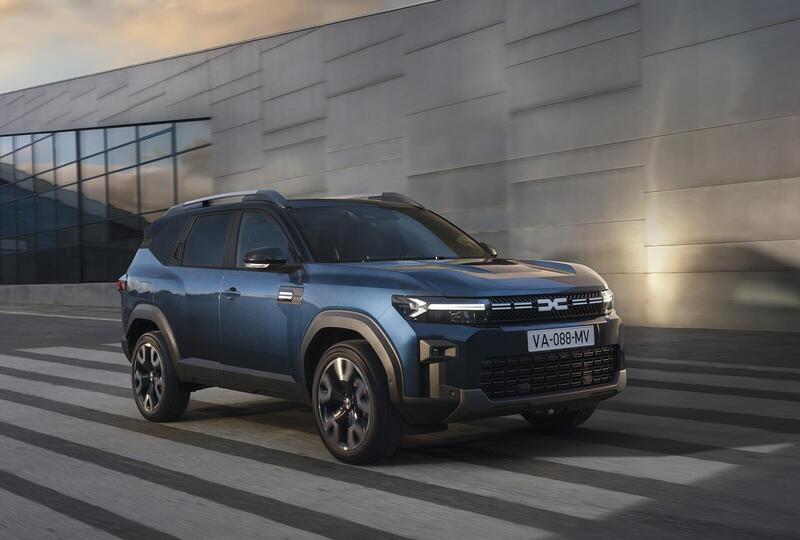 Dacia Bigster: il nuovo SUV che ridefinisce il concetto di spazio e convenienza | Quanto consuma, prezzi e caratteristiche [VIDEO]