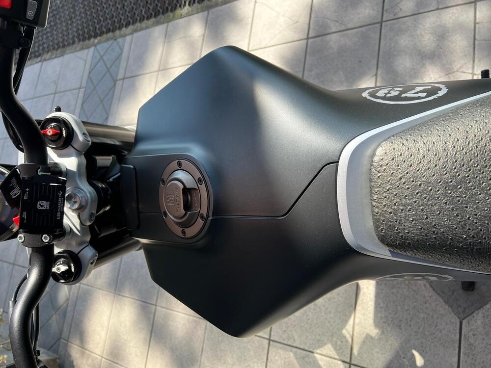 Husqvarna Svartpilen 701 (2020) (5)