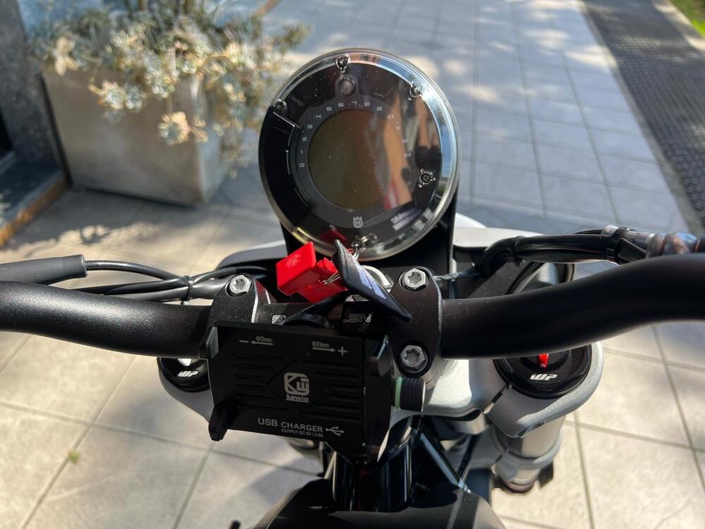 Husqvarna Svartpilen 701 (2020) (9)