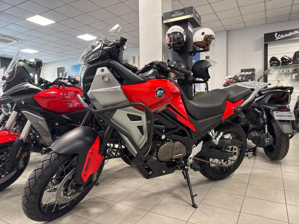 QJ Motor SVT 650 X (2025) (2)