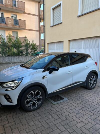 Renault Captur Plug-in Hybrid E-Tech 160 CV Intens del 2021 usata a Pavia