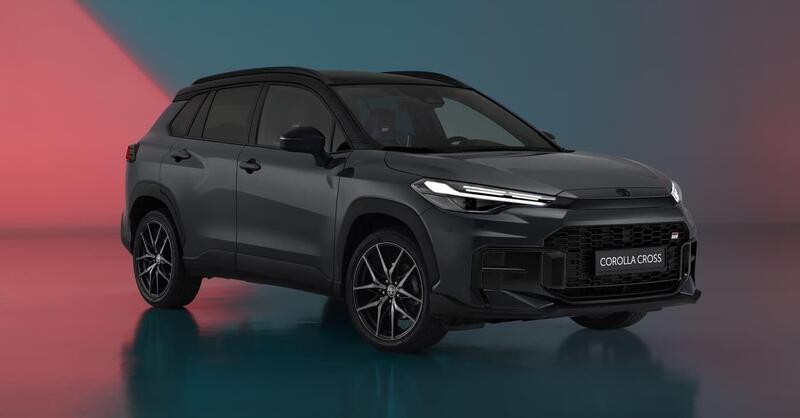 Toyota Corolla Cross 2025, c&#039;&egrave; anche la GR Sport  
