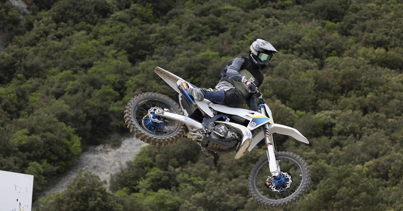Husqvarna a Ridin&rsquo; Smoke 2025: la festa dedicata ai 2 tempi!
