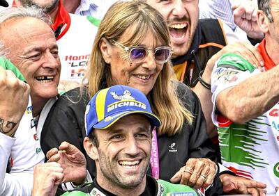 MotoGP 2025. GP di Francia. I retroscena della vittoria di Johann Zarco: il sorriso senza un dente del babbo, la mamma non l'aveva mai visto correre in 17 anni! [VIDEO]