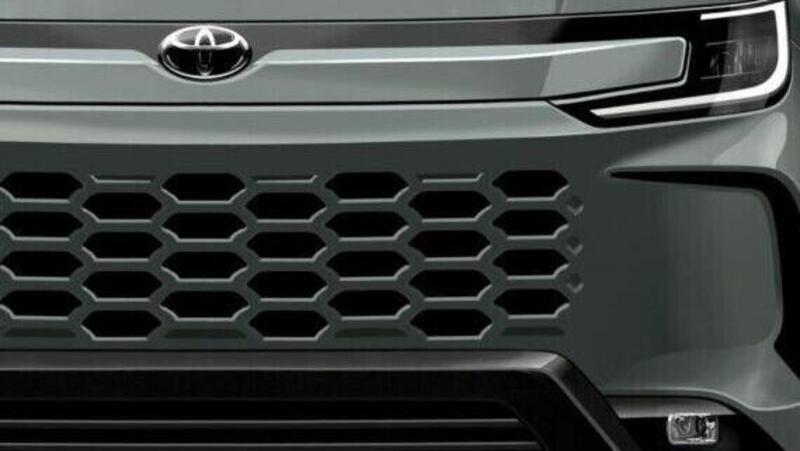 Toyota RAV4 2025, ecco com&#039;&egrave; fatta dentro la nuova SUV giapponese che debutta il 21 maggio