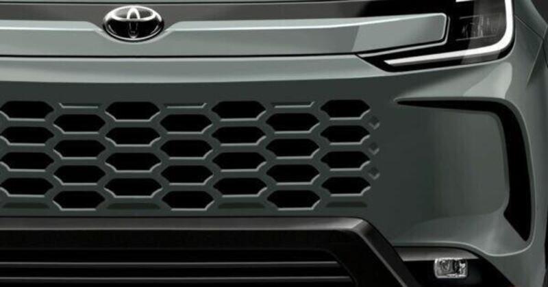 Toyota RAV4 2025, ecco com&#039;&egrave; fatta dentro la nuova SUV giapponese che debutta il 21 maggio