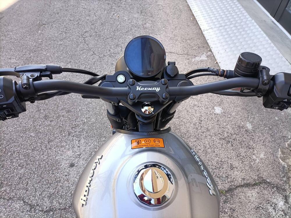 Keeway Motor X-Light 125 (2023 - 25) (7)