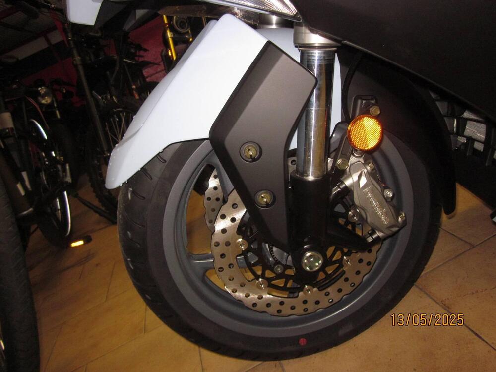 Kymco AK 550 ETS (2021 - 26) (2)