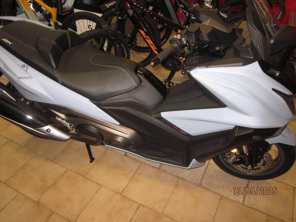 Kymco AK 550 ETS (2021 - 26) (4)