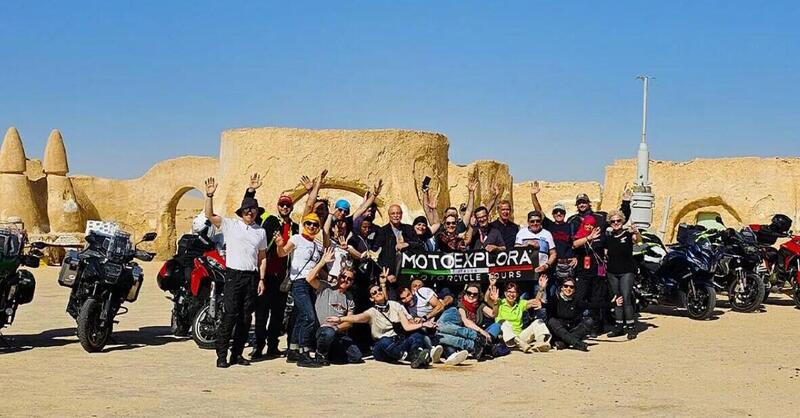 MOTOEXPLORA: Vent&#039;anni di Avventure su Due Ruote