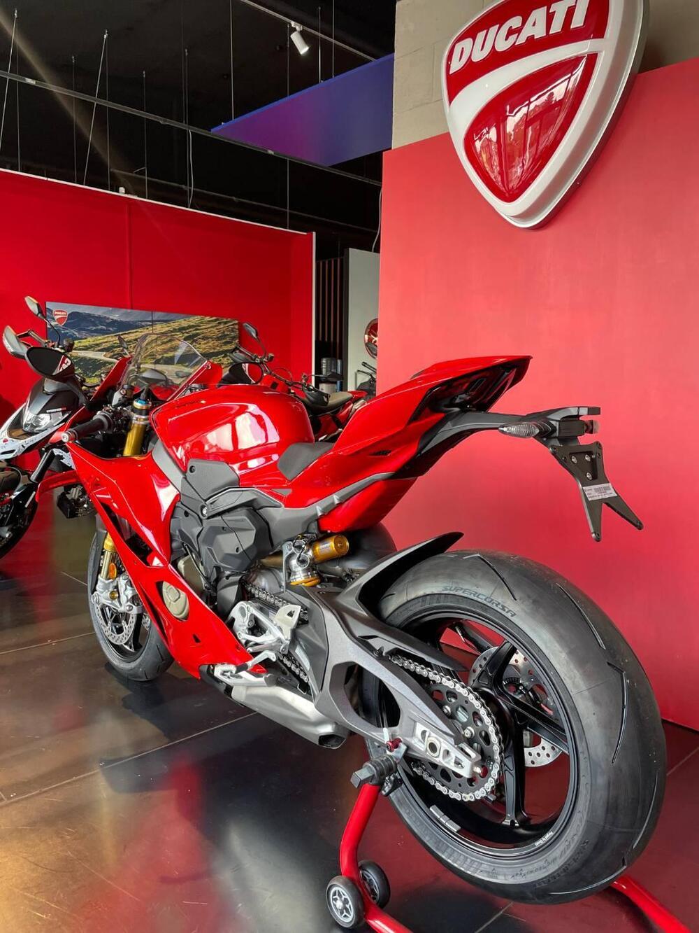 Ducati Panigale V4 S (2025) (4)