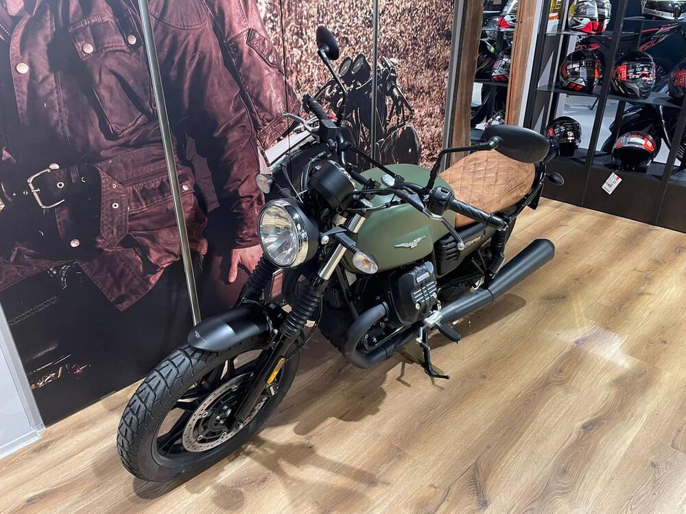 Moto Guzzi V7 III Stone (2017 - 20) (3)