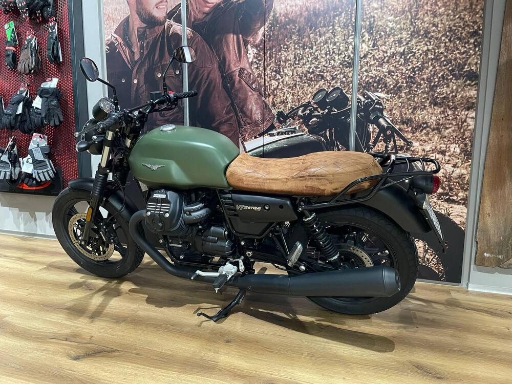 Moto Guzzi V7 III Stone (2017 - 20) (4)