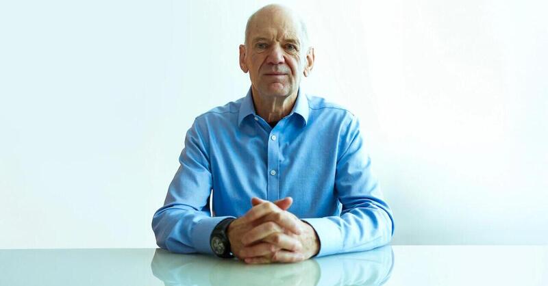 F1. Adrian Newey con Aston Martin in pista a Monaco, lo sguardo &egrave; gi&agrave; al 2026: &quot;I nuovi regolamenti sono inquietanti&quot;