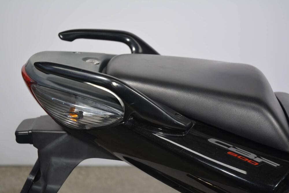 Honda CBF 600 N (2005- 11) (9)