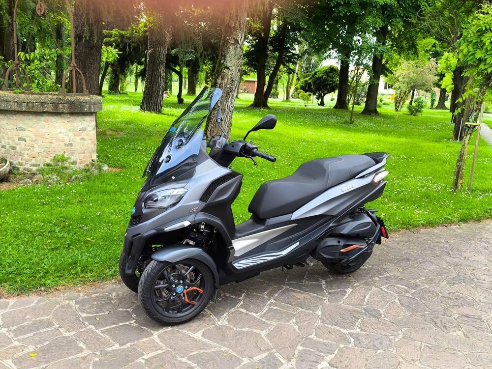 Piaggio MP3 530 Hpe Exclusive (2025 - 26) (4)