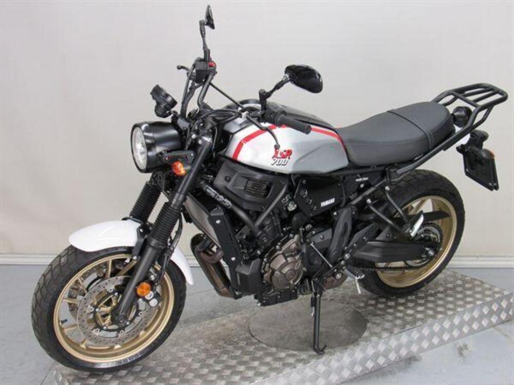 Yamaha XSR 700 XTribute (2021) (3)