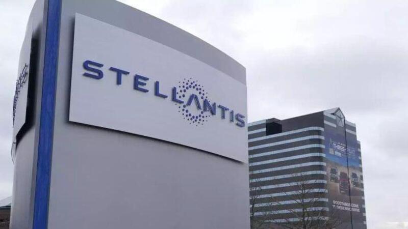 Stellantis pronta a rinviare l&rsquo;obiettivo del &ldquo;tutto elettrico&rdquo; in Europa: pi&ugrave; spazio agli ibridi