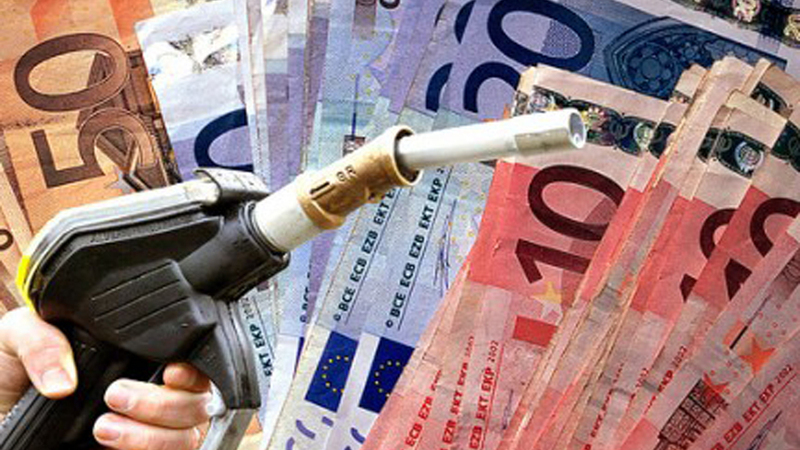 Novit&agrave; alla pompa: salgono le accise sul diesel, gi&ugrave; per la benzina