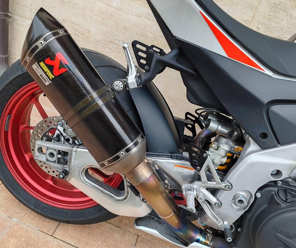 Aprilia RSV4 1100 Factory (2021 - 24) (4)