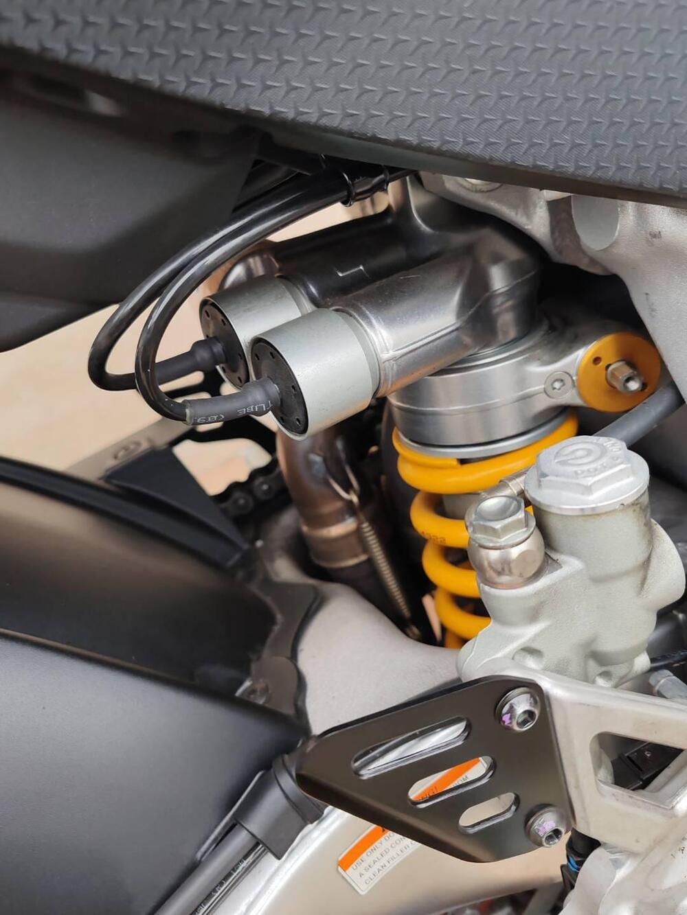 Aprilia RSV4 1100 Factory (2021 - 24) (7)